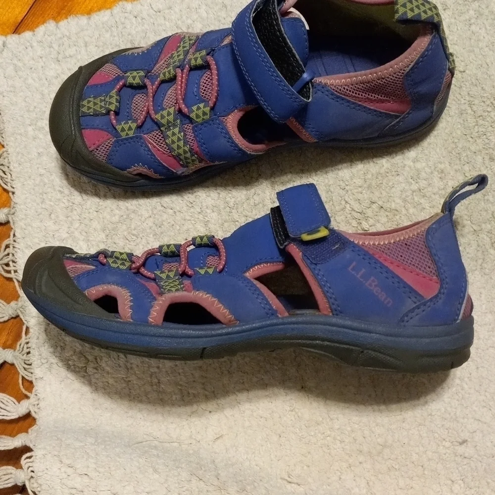 LL Bean Girl's Sz 2 Hiking Water Sandals.